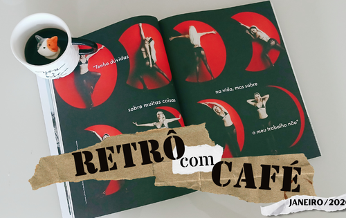 Foto da revista Glamour aberta com uma xícara de café em cima. À frente da foto, nome da coluna em estilo colagem: retrô com café janeiro de 2026.